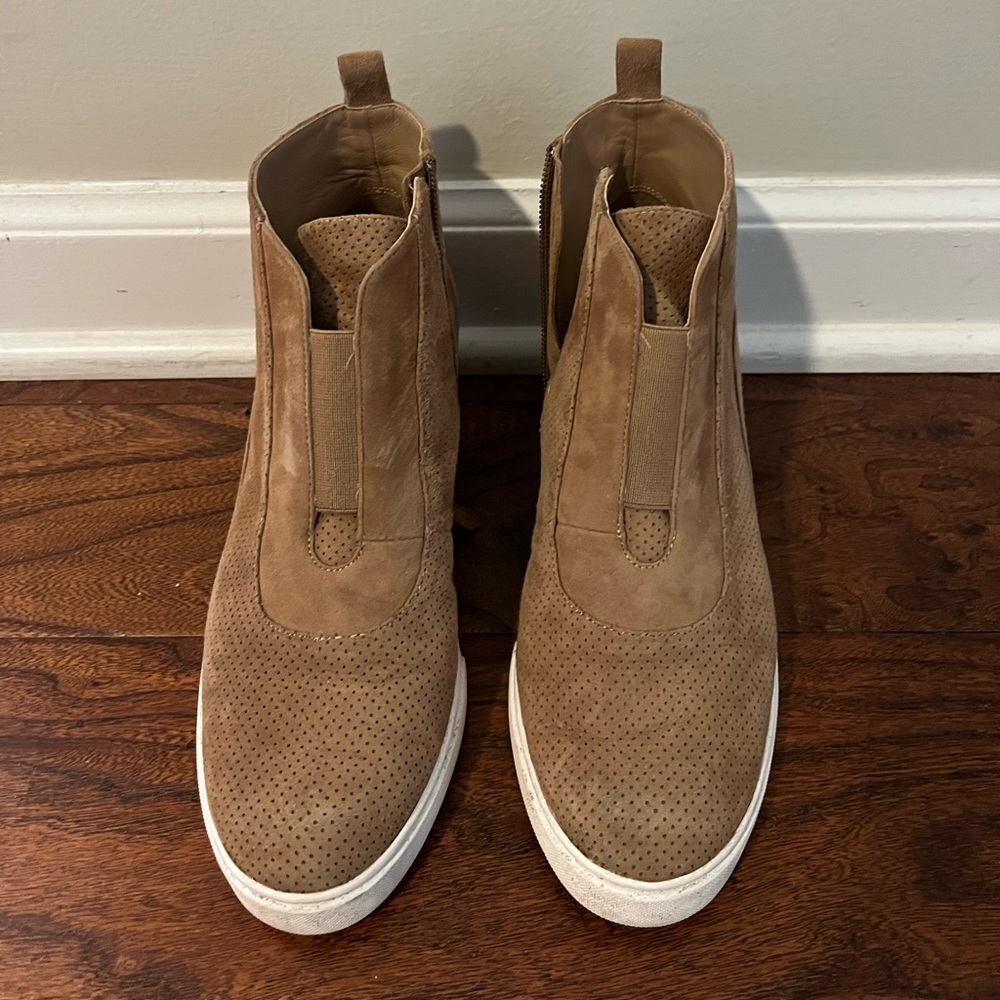 Linea Paolo Felicia Women’s Tan Suede Wedge Sneakers size 8